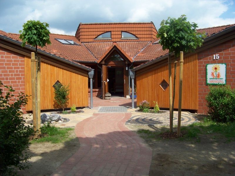 Bild vom Eingangsbereich des Kindergartens in Abbesbüttel
